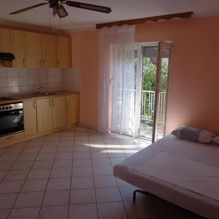 Popi - One Bedroom With Balcony 3 Apartman *